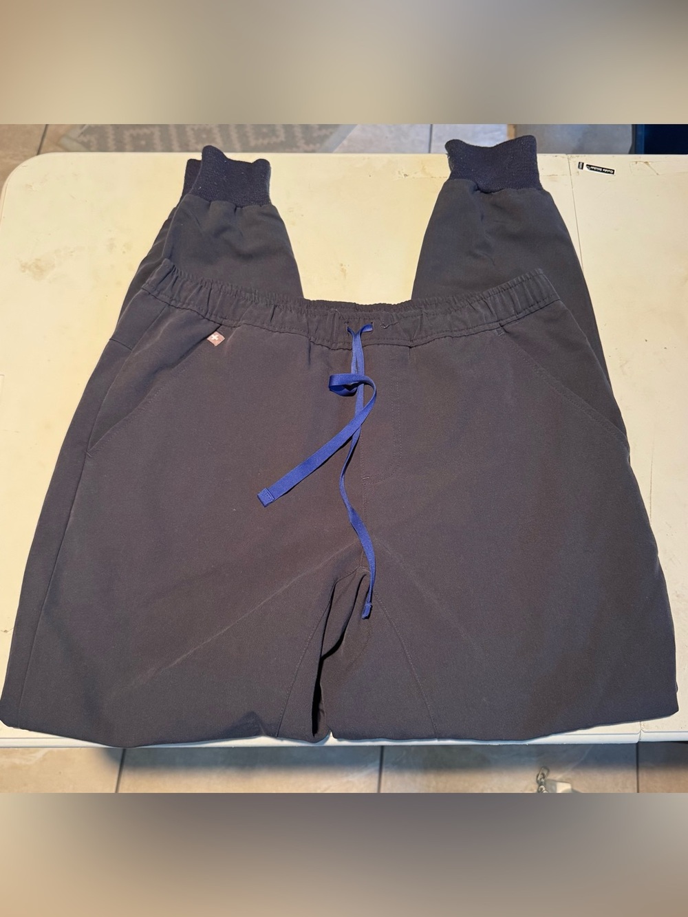 Men’s FIGS jogger scrubs